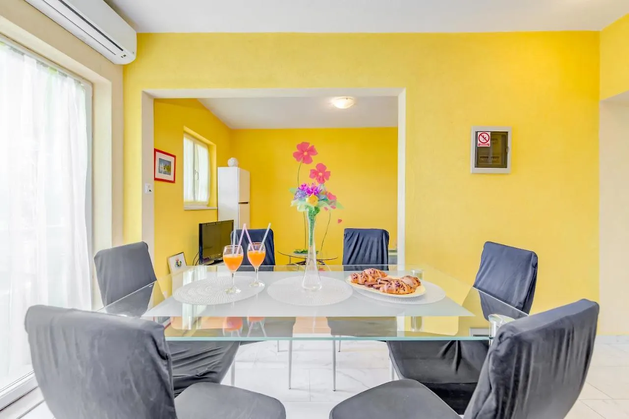 Apartment Apartman Petra 5 Trogir Croatia